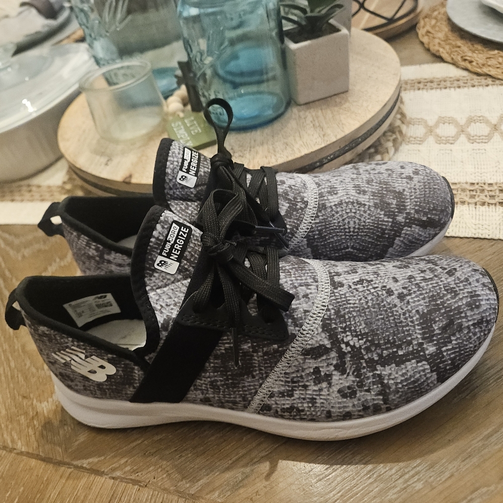 New Balance Tennis Shoes Snake Print 9 - Picture 5 of 16